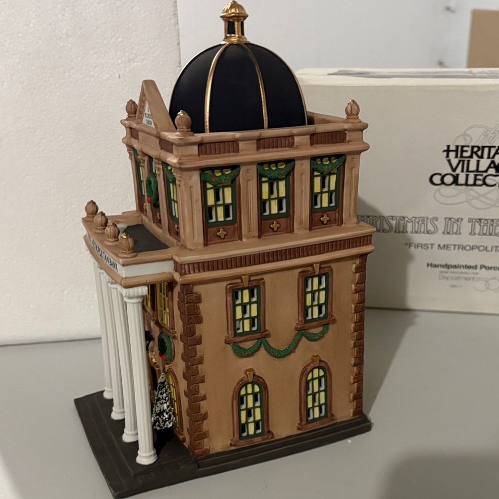 Department 56, Christmas in the City, “First Metropolitan Bank” NIB - Picture 3 of 8
